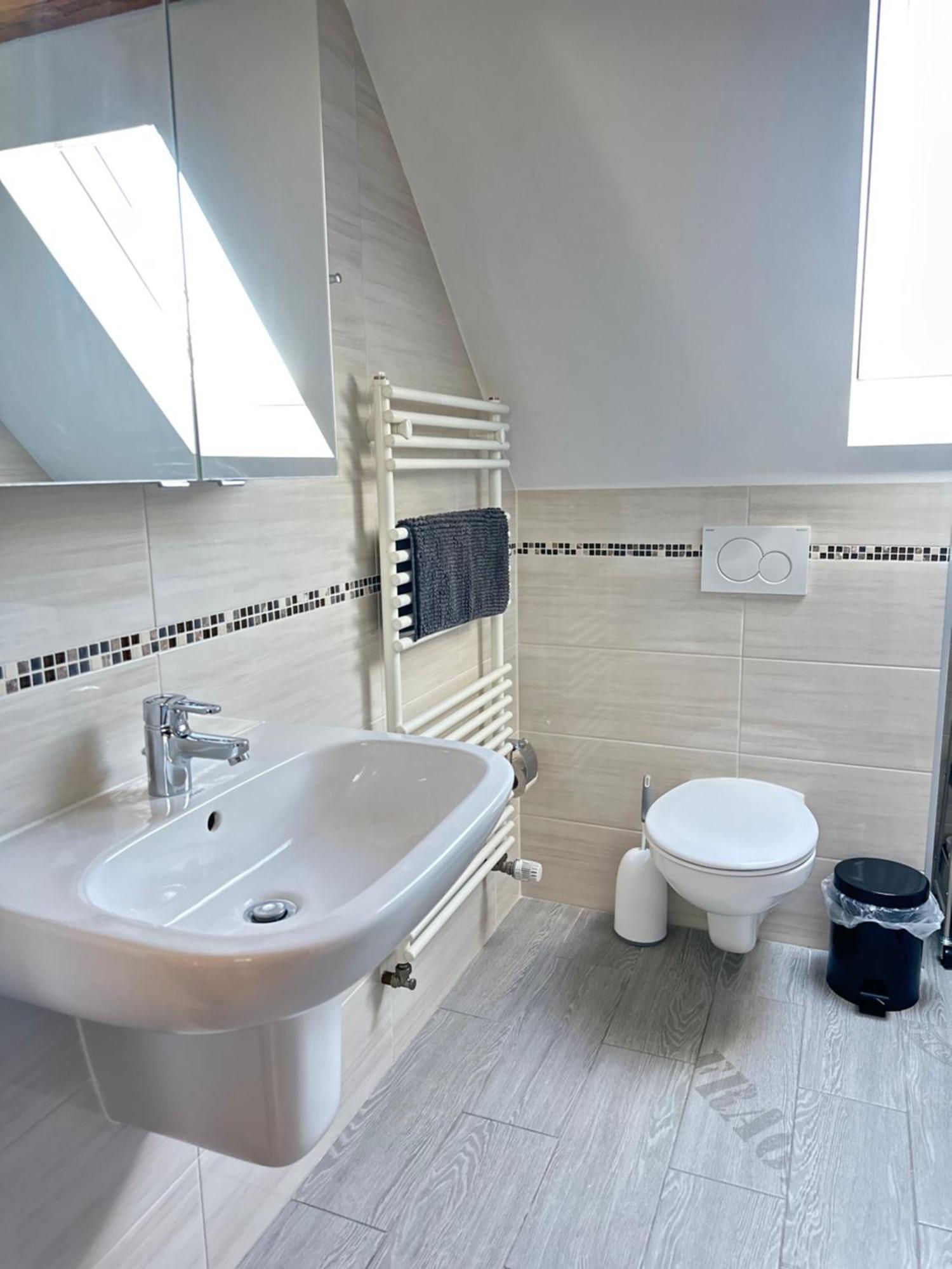 1 Zimmer Wohnung Dg Mit Klimaanlage Und Kleinen Balkon Oedheim 외부 사진